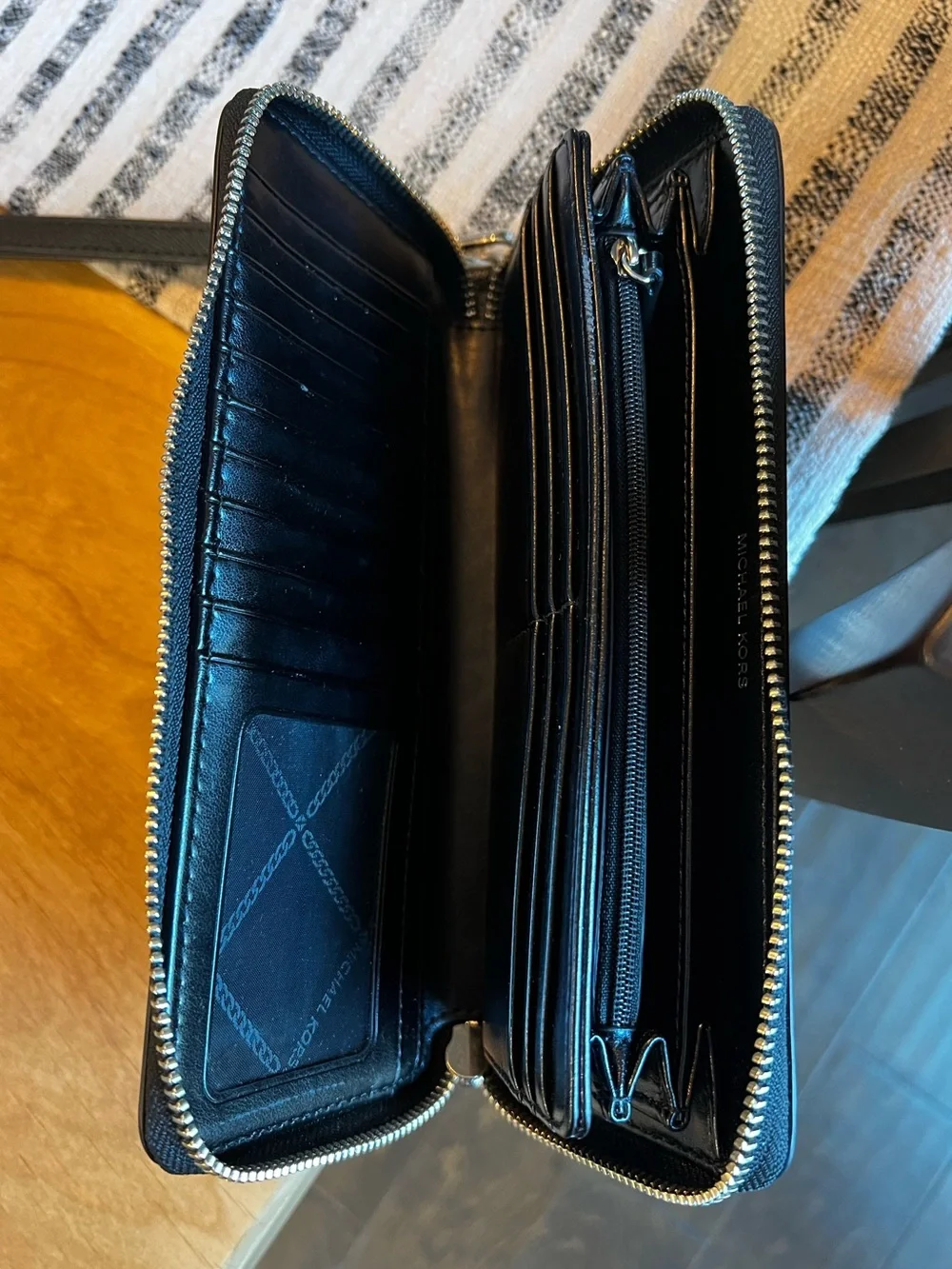 Michael Kors Wallet/Wristlet Wallet